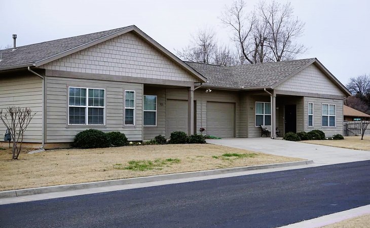 emerald-square-senior-living-73127-1219017_2