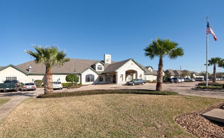 carriage-inn-lake-jackson-77566-1222087_2