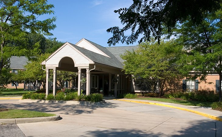 oakmont-livonia-an-enhanced-senior-living-community-48154