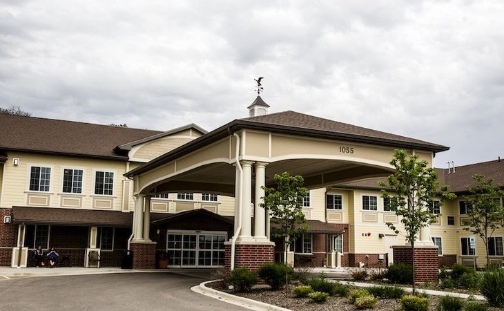 three-oaks-assisted-living-memory-care-60013