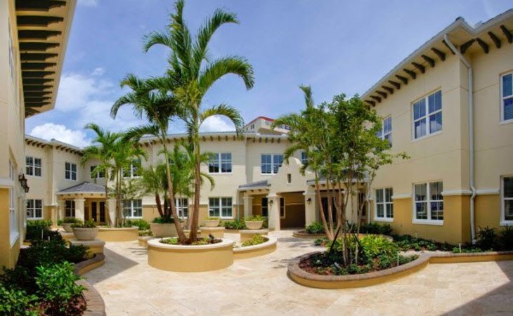 the-estate-at-hyde-park-a-memory-care-community-33606