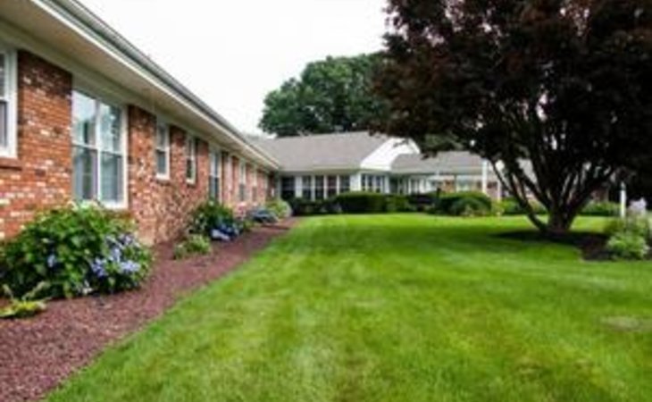 grace-barker-nursing-center-02885-1225912_2