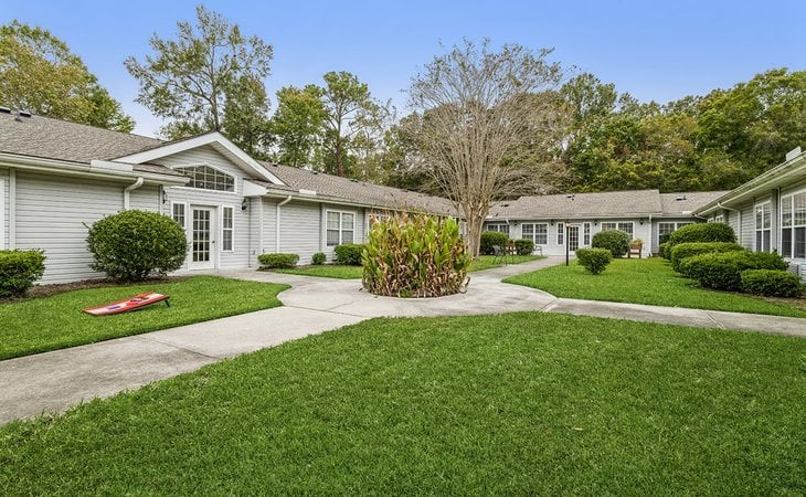 cypress-place-29485-1226115_3