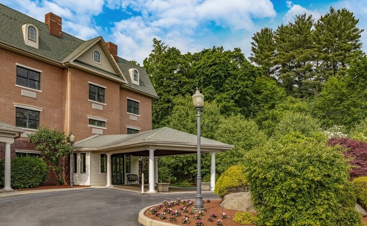 holiday-the-manor-at-woodside-12601-1227557_1