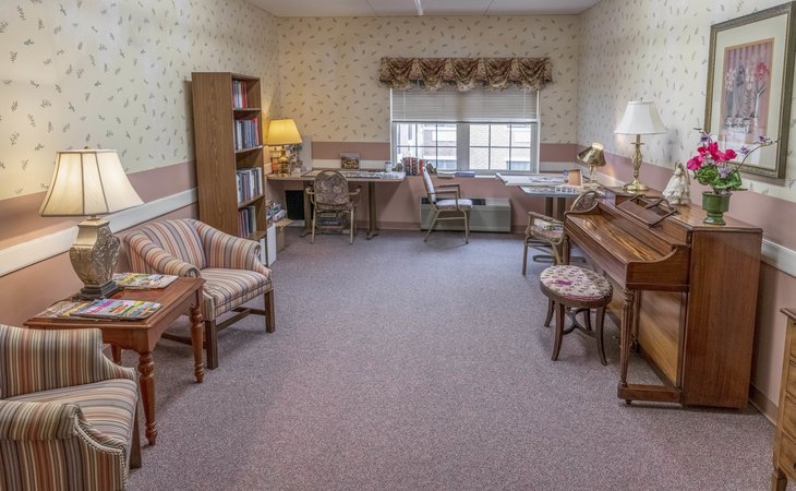 holiday-the-manor-at-woodside-12601-1227557_6