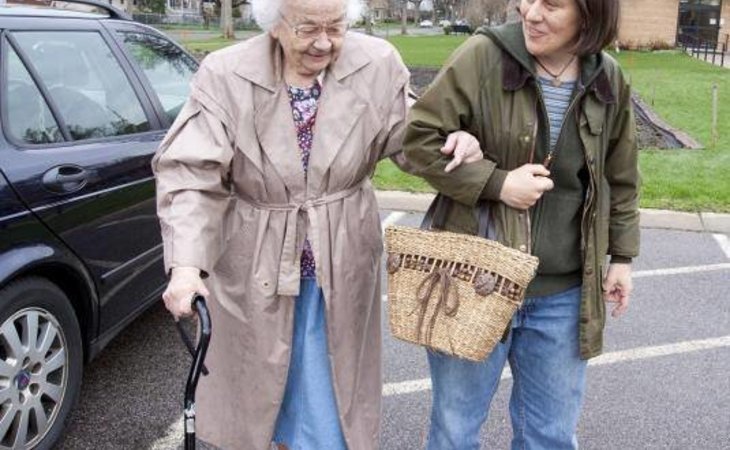 a-helping-hand-for-seniors-85745-1228355_3