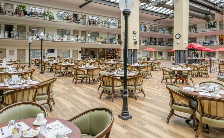 holiday-at-the-atrium-12302-1231111_2