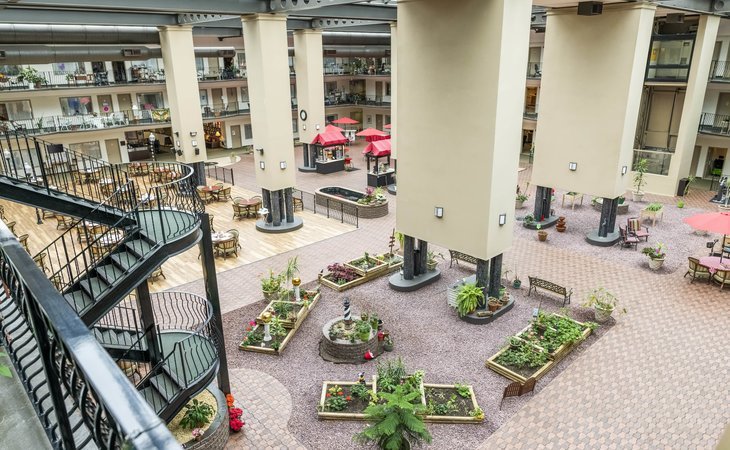 holiday-at-the-atrium-12302-1231111_3