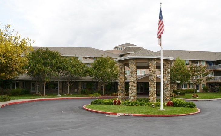 creekside-oaks-retirement-community-95630