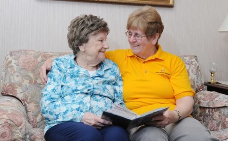 seniors-helping-seniors-63122-1233342_5