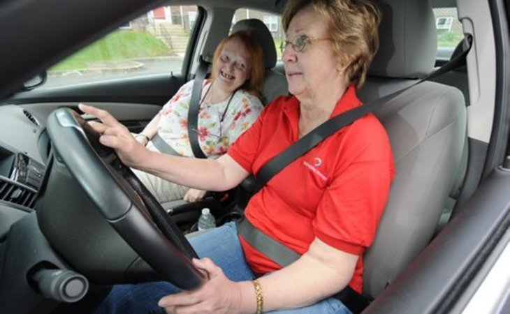 seniors-helping-seniors-63122-1233342_6