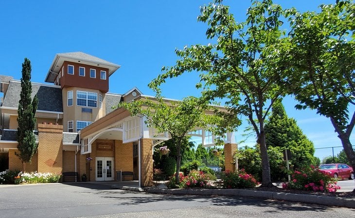 life-manor-independent-living-98405