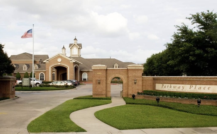 parkway-place-77077