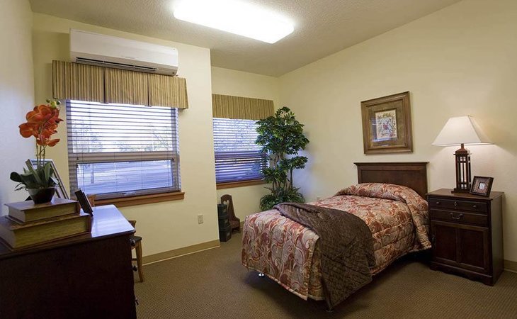 mcloughlin-place-senior-living-97045-1234650_3