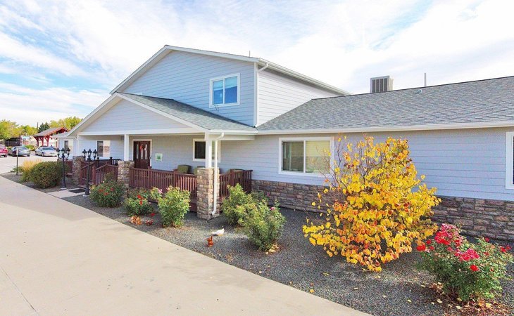 assured-senior-living-11-arvada-blue-house-80003