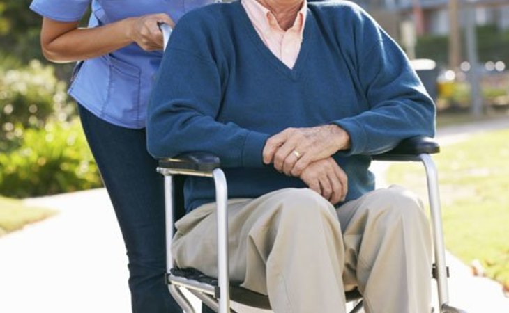 assisting-hands-home-care-broward-33024-1236774_2