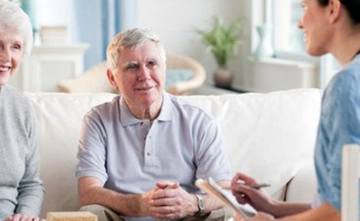 stay-at-home-senior-care-48036-1237050_6