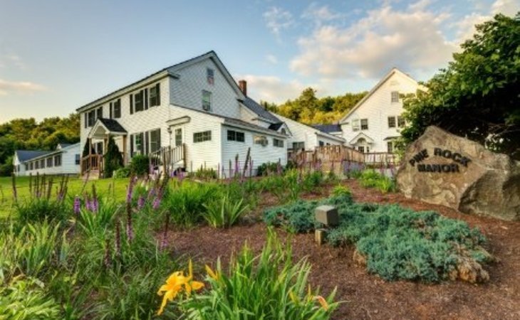 pine-rock-manor-03278
