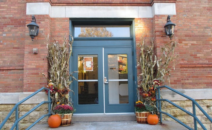 ahva-living-of-east-dubuque-61025-1238209_1