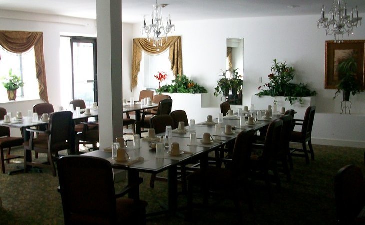 ahva-living-of-east-dubuque-61025-1238209_3
