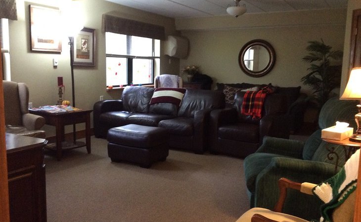 ahva-living-of-east-dubuque-61025-1238209_5