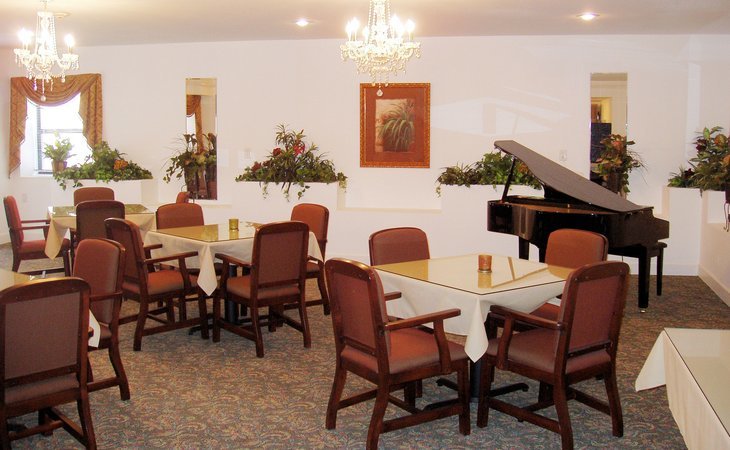 ahva-living-of-east-dubuque-61025-1238209_7