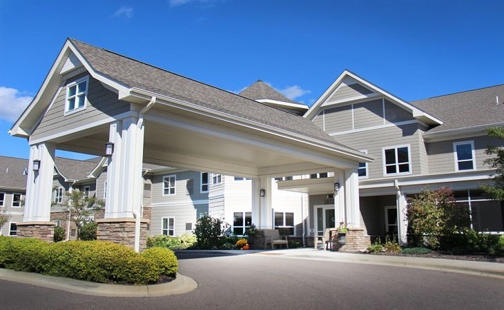deephaven-woods-senior-living-55391
