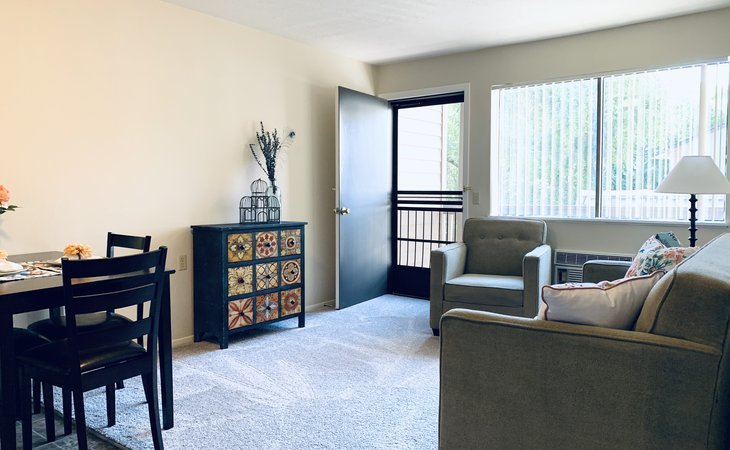 creekside-village-retirement-97005