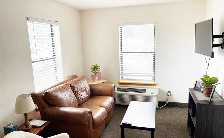 desert-peaks-assisted-living-and-memory-care-88007