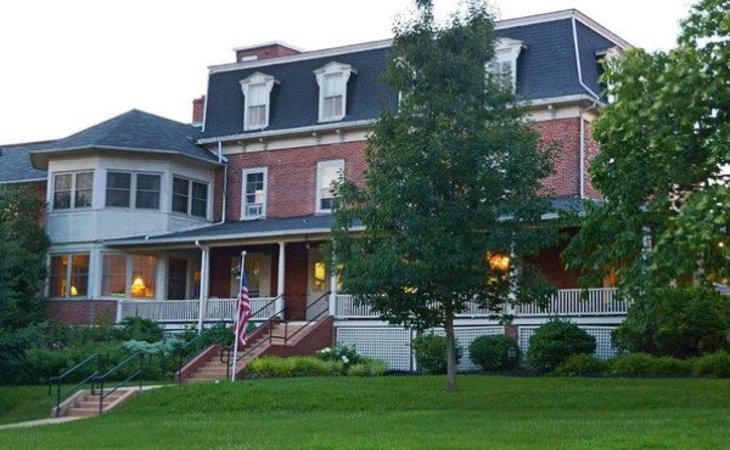 friends-home-in-kennett-19348