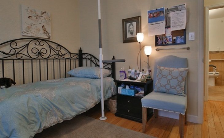 lighthouse-assisted-living-newland-house-80128-1240330_2