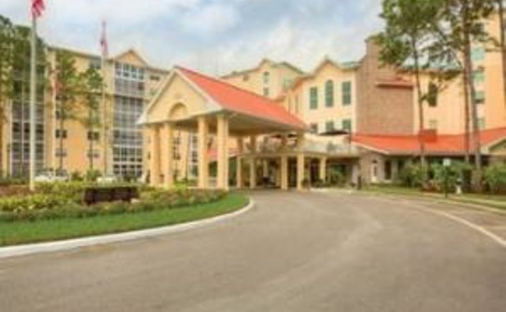 plaza-west-health-center-at-freedom-plaza-33573