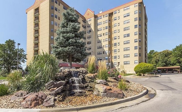 victory-hills-senior-living-66102