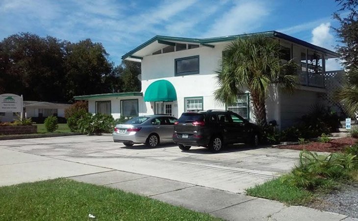 mi-casa-adult-living-facility-32217