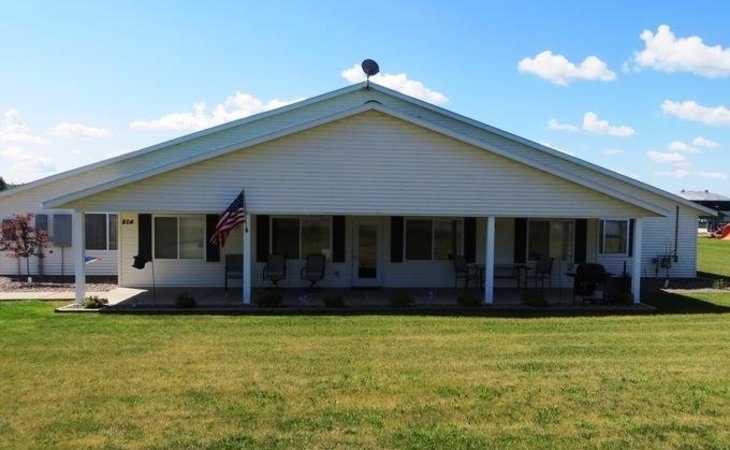 country-terrace-of-wisconsin-in-stanley-54768-1242833_1