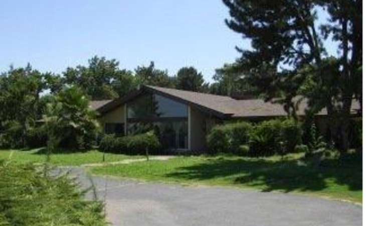 royal-gardens-senior-care-93727