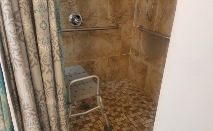 adl-assisted-living-autumn-lane-77521-1248955_2
