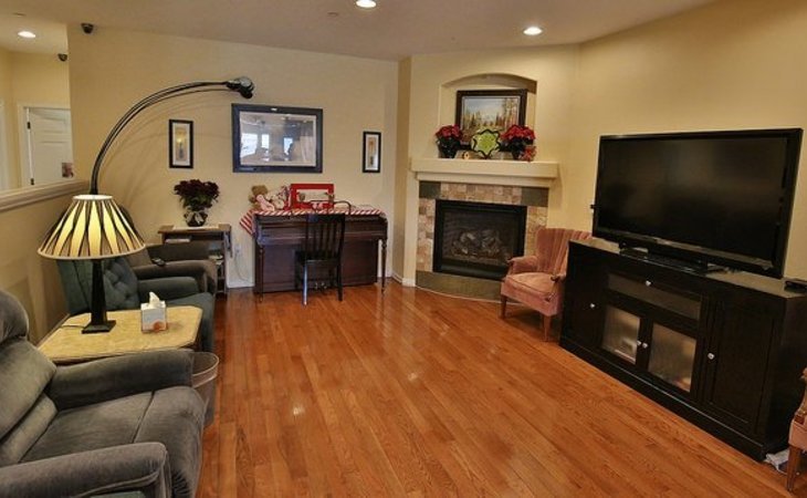 lighthouse-assisted-living-wadsworth-house-80128-1250111_3