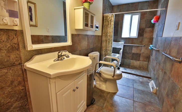 lighthouse-assisted-living-irwin-house-80122-1250112_3