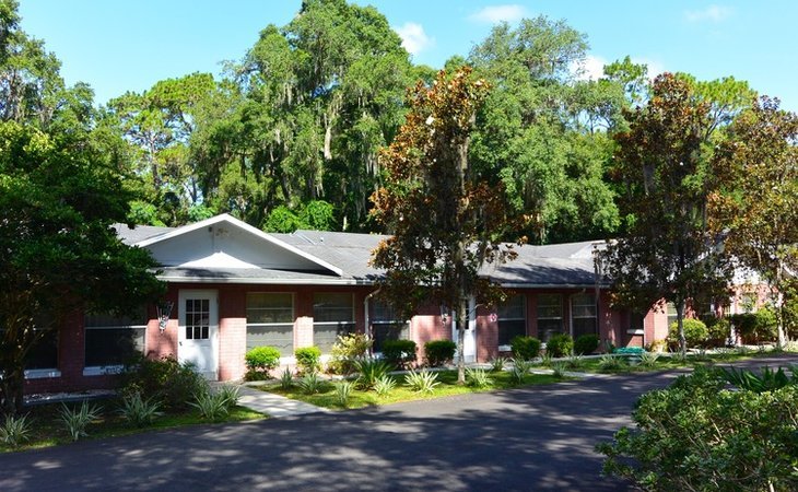 new-horizon-assisted-living-residence-34453-1250789_1