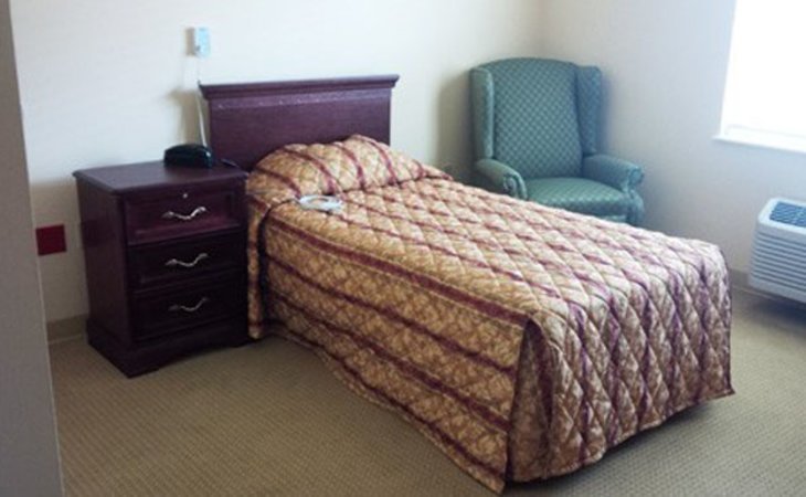 amber-manor-care-center-47567-1252296_2
