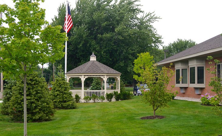 appledorn-assisted-living-center-north-49423-1252405_1