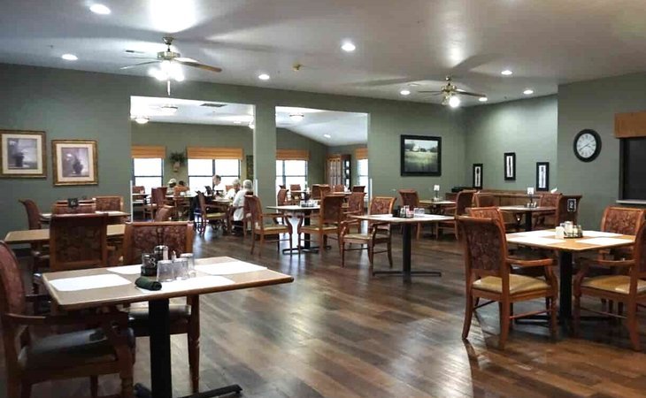 emerald-square-senior-living-73127-1252935_6