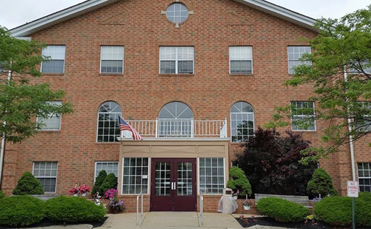 gateway-manor-44119-1253435_2