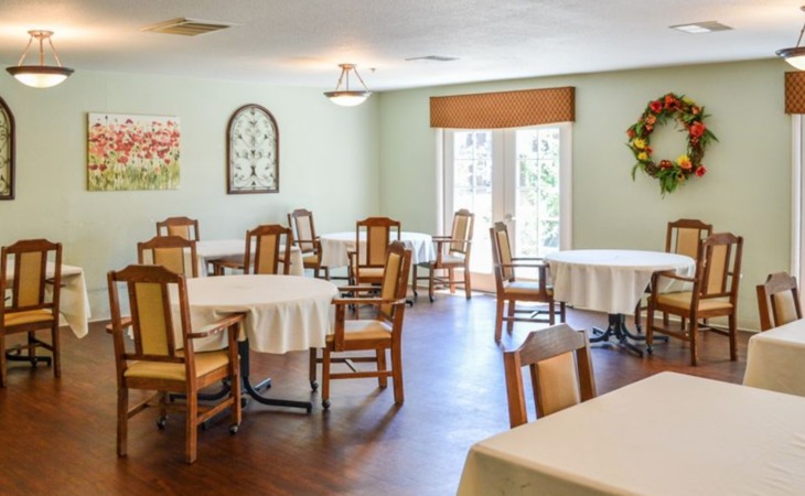 courtyard-terrace-95825-1306187_3