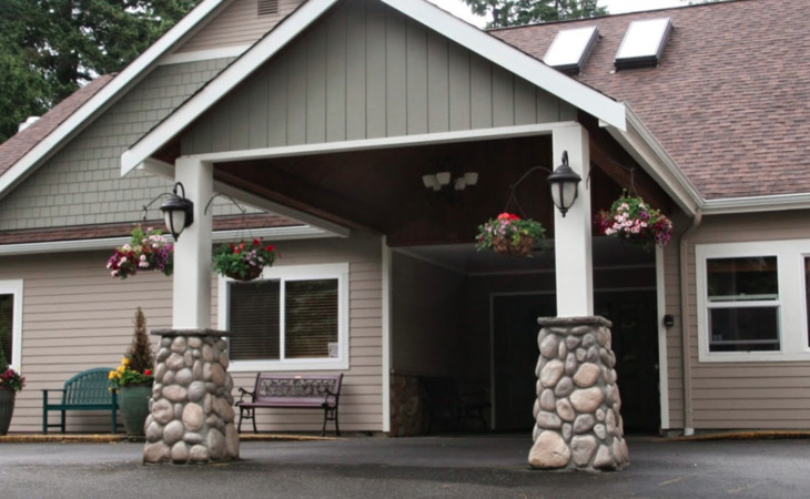 peters-creek-retirement-assisted-living-memory-care-98052