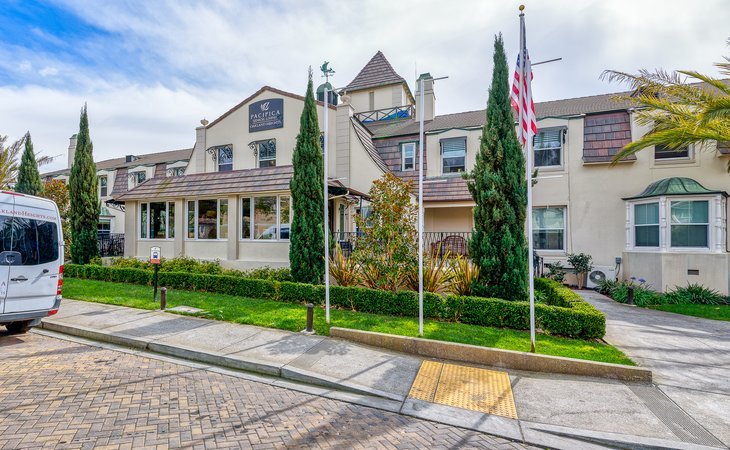 pacifica-senior-living-oakland-heights-94606