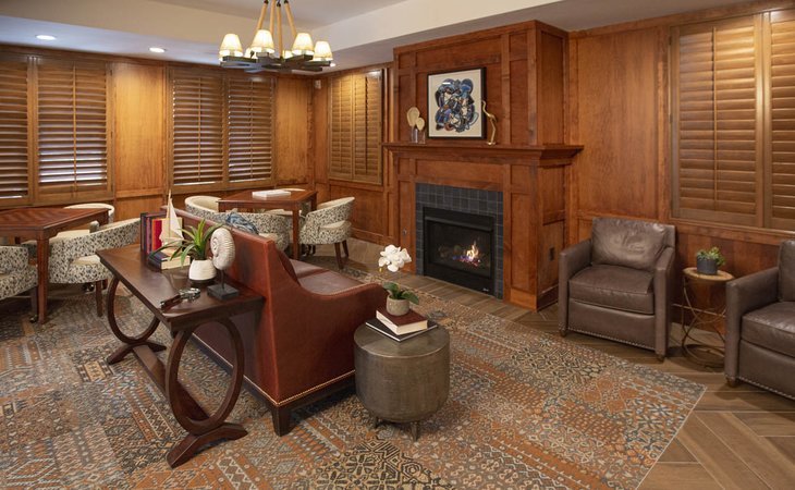 crown-cove-senior-living-92625-1363378_4