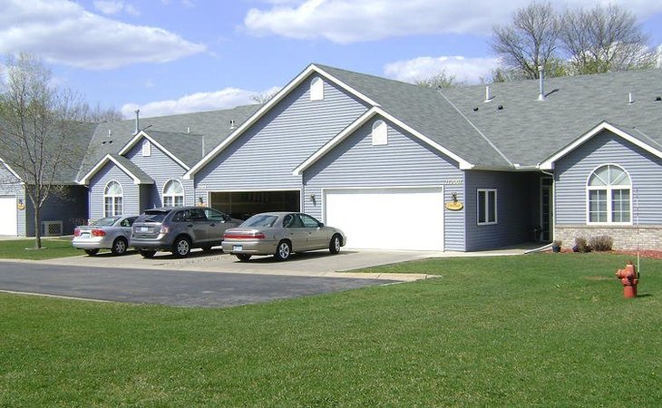hidden-creek-assisted-living-55318