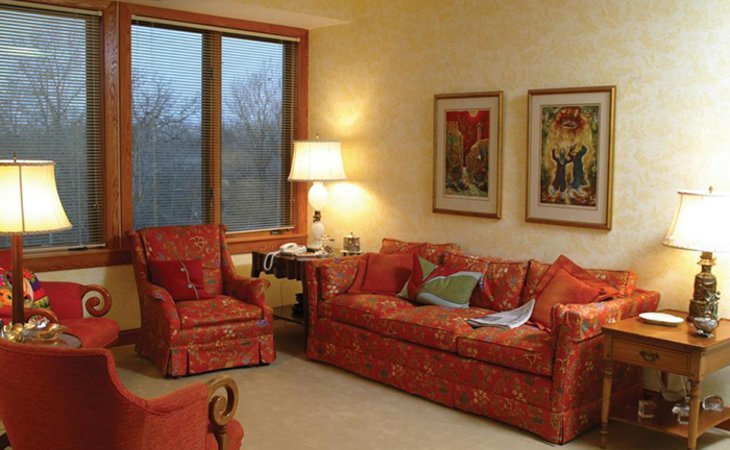 roitenberg-family-assisted-living-residence-55426